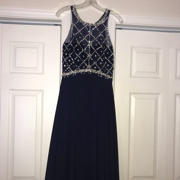 PROM DRESS - Picture 3 of 5